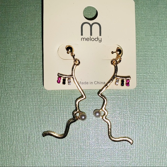 Jewel accent face earrings - Picture 4 of 5